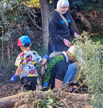 UC Berkeley students on ARAMCO scholarships volunteered on Codornices Creek 